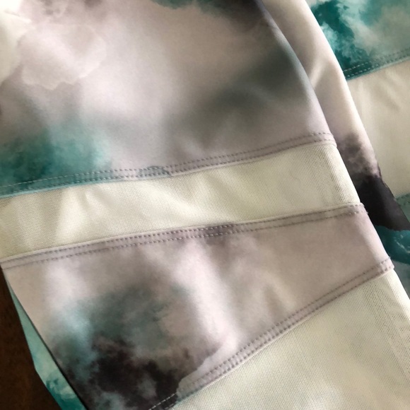 Tone It Up Leggings - Picture 2 of 5